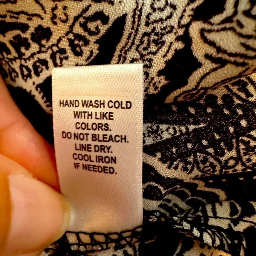 NWOT Women’s Est 1946 XL black and white blouse